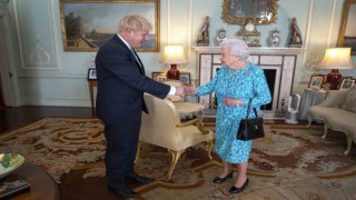 Eski İngiltere Başbakanı Johnsondan, “Kraliçe II. Elizabeth kemik kanseriydi” iddiası
