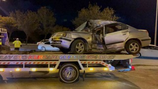 Eskişehirde feci kaza: İki otomobil çarpıştı, 1i ağır 4 kişi yaralandı
