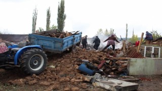 Evi yanan Tamsu ailesinin ihtiyaçları devlet tarafından giderilecek