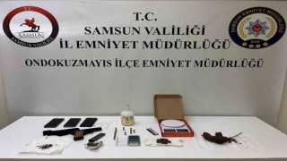 Evlerinde uyuşturucu ele geçirilen 2 kişi gözaltına alındı