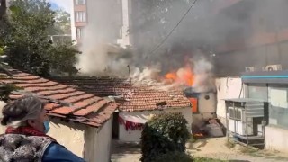 Eyüpsultanda çakmakla oynayan küçük çocuk evi yaktı