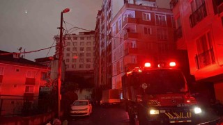Eyüpsultanda elektrik direği havai fişek gibi patladı