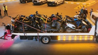 Eyüpsultanda trafiği tehlikeye sokan 14 motosikletli yakalandı