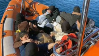 Fethiye Issız koyda 6sı çocuk 56 düzensiz göçmen ve 2 göçmen kaçakçısı yakalandı