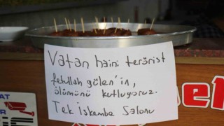 FETÖ elebaşı Gülenin ölümüne böyle sevindi: Lokantasında bedava tatlı dağıttı