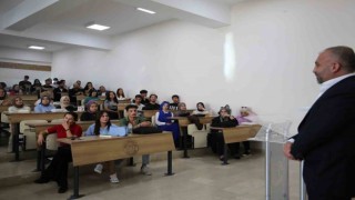 Gazeteciler Cemiyeti Başkanı Özbey, öğrencilerle deneyimlerini paylaştı
