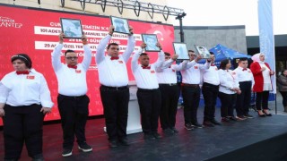 Gaziantepte down sendromlu bireyler TUSAŞ şehitlerini andı, duygu dolu anlar yaşandı