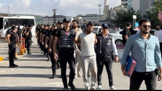 Gaziantepte uzun namlulu silahlarla husumetlilerini tehdit eden şahıslar adliyede