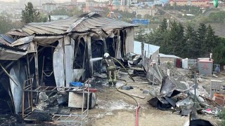 Gaziosmanpaşada işçilerin kaldığı konteynerlerde yangın