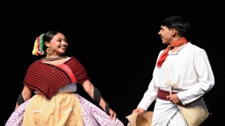 Gaziosmanpaşadaki Uluslararası Halk Dansları Festivali renkli görüntülere sahne oldu