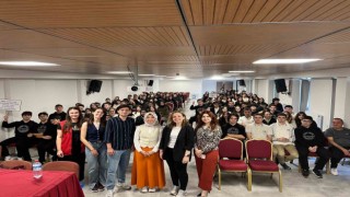 Geleceğin eczacıları lise öğrencileriyle buluştu