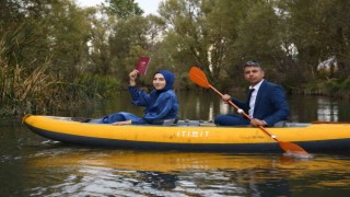 Genç çift, Zamantı Irmağında Evet dedi