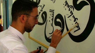 Genç imam nakkaşlıkla cami duvarlarını süslüyor
