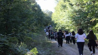 Gençler Korugöl etrafından yürüyüş yaptı