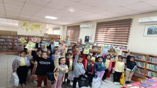 Gölbaşında öğrenciler kütüphaneyi gezdi