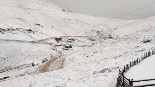 Gümüşhanede yaylalar beyaz örtüyle kaplandı