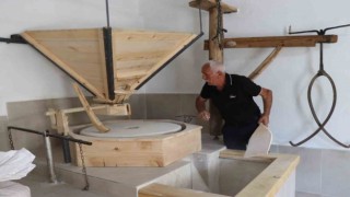 Gurbetten sılaya döndü, baba yadigarı su değirmenini yeniden çalıştırdı