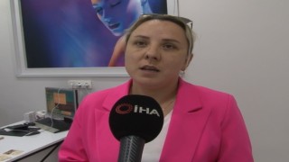 Güzellik merkezine müşteri gibi gelerek hırsızlık yapan şahıslar kamerada