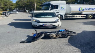 Hafif ticari araç ile motosiklet çarpıştı, motosiklet sürücüsü yaralandı