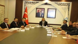 Hakkari Valisi Çelik: “Bin 800 kişilik kurtarma ekibi kurduk”