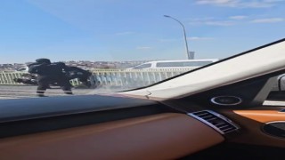 Haliç Köprüsünde polis, intihar girişimini böyle engelledi