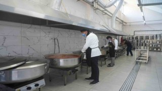 Halk lokantaları için günde 5 bin kişiye yemek çıkaracak aşhane kuruldu