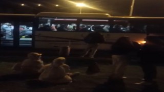 Halk otobüsü fazla yolcu alınca dengesi bozulup devrilme tehlikesi geçirdi