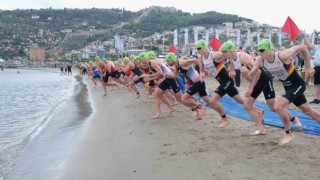 Halk Triatlonu 33. Alanya Uluslararası Triatlon Yarışmasıyla geri dönüyor