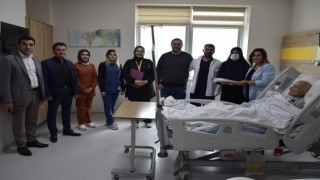 Hastanede tedavi gören yaşlılar Yaşlılar Gününde utulmadı