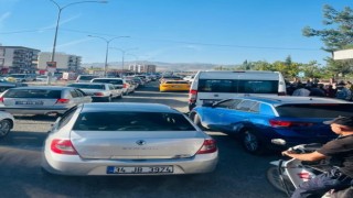 Hastanede yolundaki trafik yoğunluğu tepkilere neden oluyor