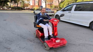 Hataylı engelli depremzedenin akülü araba hayali dolandırıcı ile son buldu