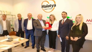Hatice Akbaşa Malatya Girişim Gurubundan ödül