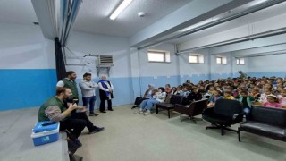 Hayvan sevgisi çocuklarda veterinerlik ilgisi oluşturdu