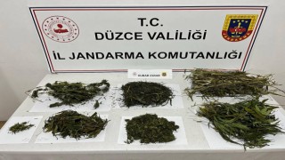 Hem kullanıyor hem de satıyor