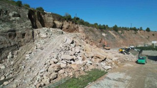 Heyelan OSBdeki iki fabrikanın yolunu kapattı