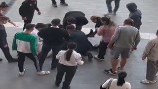 Hilltown AVMde 15 yaşındaki çocuklar güvenliği bıçakladı