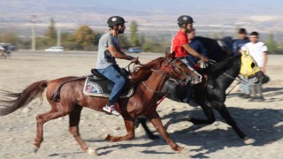 Honazda rahvan atlar, Cumhuriyetin 101. yıl dönümü için koştu