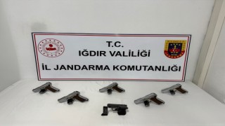 Iğdırdaki kaçakçılık operasyonunda 6 tabanca ele geçirildi