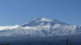 Iğdırın yüksek kesimlerine mevsimin ilk karı düştü