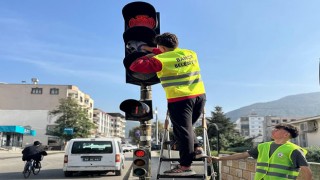 İlçede Trafik Işık ve Levhalarında Temizlik Çalışması Yapıldı
