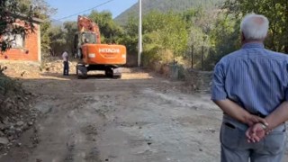 İlçede Yol Çalışmalarını Vatandaşlar İlgiyle Takip Ediyor