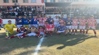 İlk yarıda 4 gol yiyen rakip takım sahadan çekildi