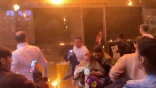 Ispartada korkutan yangın: 5 katlı eğlence merkezi alev alev yandı