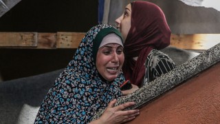 İsrail'in Gazze Saldırılarında Can Kaybı Artıyor: Ölü Sayısı 42 Bini Aştı