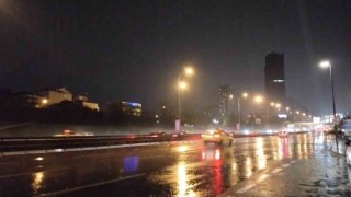 İstanbul Anadolu Yakasında sağanak yağış etkili oluyor
