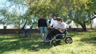 İyilik Ailesinden Muşlu Betüle akülü sandalye desteği