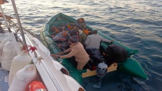 İzmir açıklarında 40 düzensiz göçmen yakalandı, 29u kurtarıldı