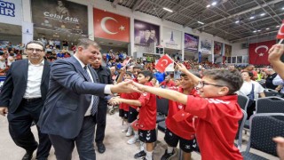 İzmir Büyükşehirden amatör spor kulüplerine 22 milyon liralık can suyu