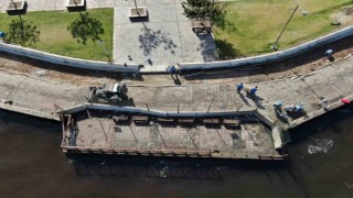 İzmir Kordonda deniz taşkınlarına karşı beton bariyerlerin kurulumuna başlandı