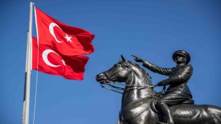 İzmirde Cumhuriyet Bayramı, dev Türk bayraklı kortej, fener alayı ve törenlerle kutlanacak